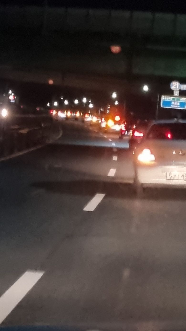 지난 26일 오후 '코로나19 대응 전국 자영업자 비상대책위원회'가 정부의 거리두기 등 방역 지침에 항의하며 차량 시위를 벌이고 있다. /독자제공