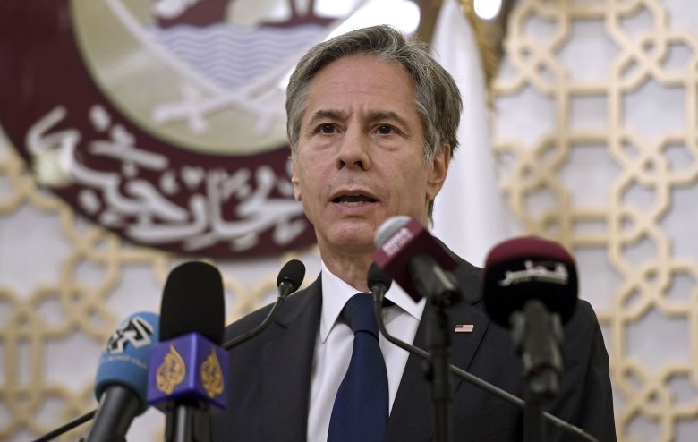 토니 블링컨 미국 국무장관이 7일 카타르 수도 도하에서 가진 기자회견을 통해 미국인들의 안전한 아프가니스탄 대피를 탈레반으로부터 약속받았다고 밝히고 있다./AP연합뉴스