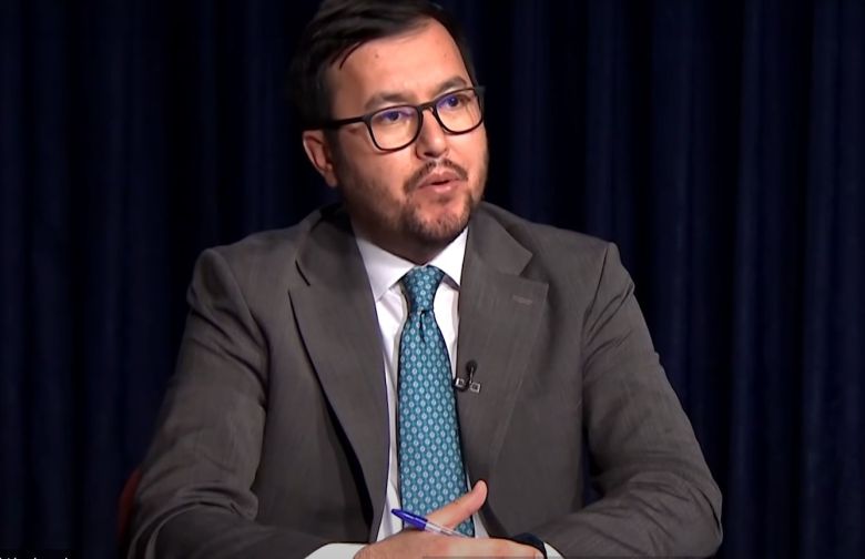 블링컨 장관과 화상 인터뷰 중인 톨로뉴스의 로트풀라 나자피자다 앵커.  /톨로뉴스 화면 캡처