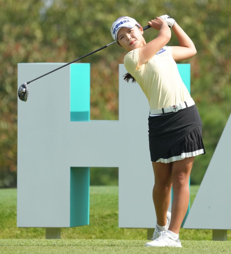 송가은이 3일 경기도 포천 아도니스 CC에서 열린 KLPGA 투어 하나금융그룹 챔피언십 4라운드 1번홀에서 티샷하고 있다./하나금융그룹 챔피언십 대회본부