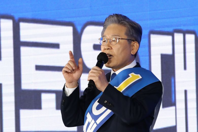 더불어민주당 이재명 대선 후보가 10일 오후 서울 송파구 SK 올림픽 핸드볼경기장에서 서울 합동연설회 겸 정견 발표를 하고 있다. /국회사진기자단