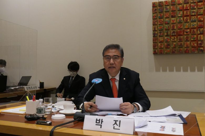 11일 주유엔대표부에서 국감 질의를 하는 국민의힘 박진 의원. /유엔대표부