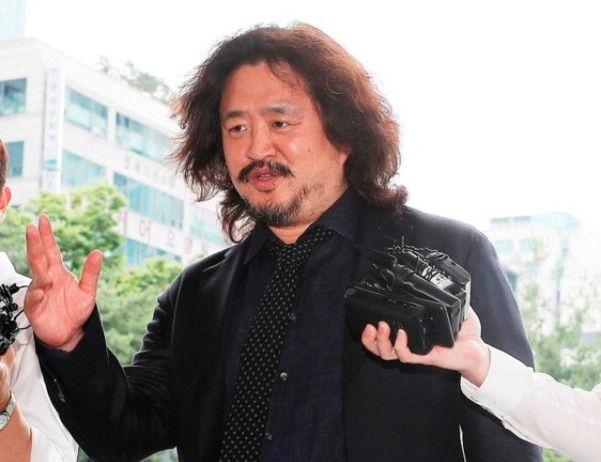 지난해 7월 24일 이재명 경기도지사의 ‘여배우 스캔들’ 참고인 자격으로 경기 분당경찰서에 출석하는 김어준씨.