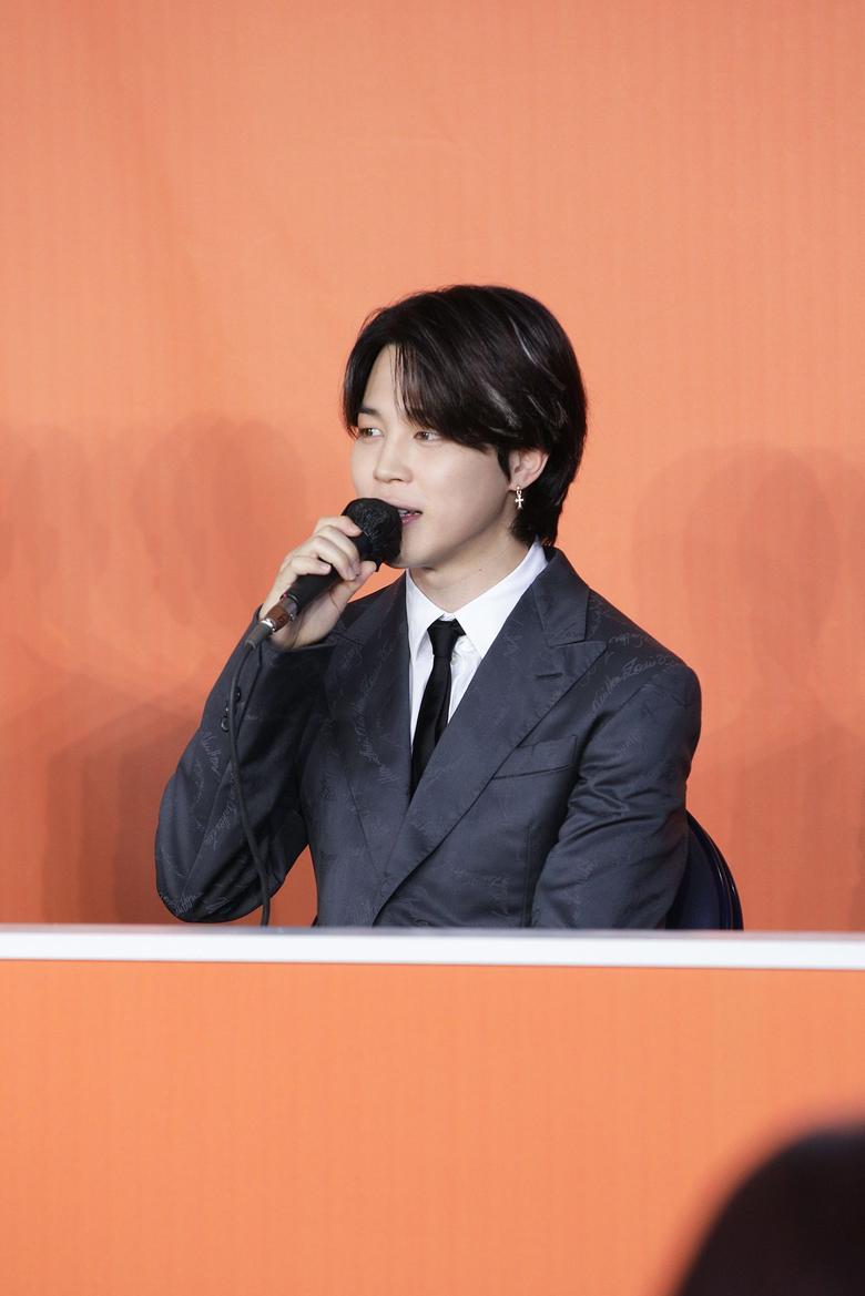 28일(현지시각) 미 LA 소피아 스타디움에서 BTS의 지민이 글로벌 기자간담회를 갖고 있다. /빅히트 뮤직