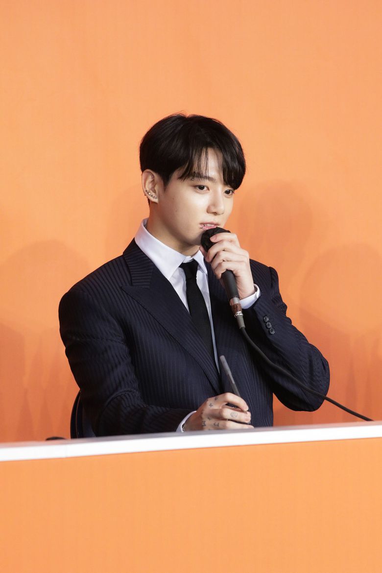 28일(현지시각) 미 LA 소피아 스타디움에서 BTS의 정국이 글로벌 기자간담회를 갖고 있다. /빅히트 뮤직