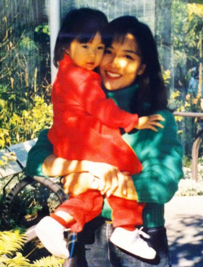 애슐리 박이 공개한 어머니와 어린 시절 모습. /애슐리 박 인스타그램