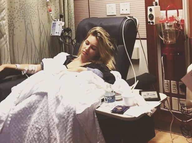 방귀 판매 사업으로 수억원대 수익을 낸 인플루언서 스테파니. 방귀 생산 과정에서 과도한 음식물 섭취로 인한 심장마비 증상으로 병원신세를 지게 되면서 방귀사업을 접었다./트위터 @stepankamatto