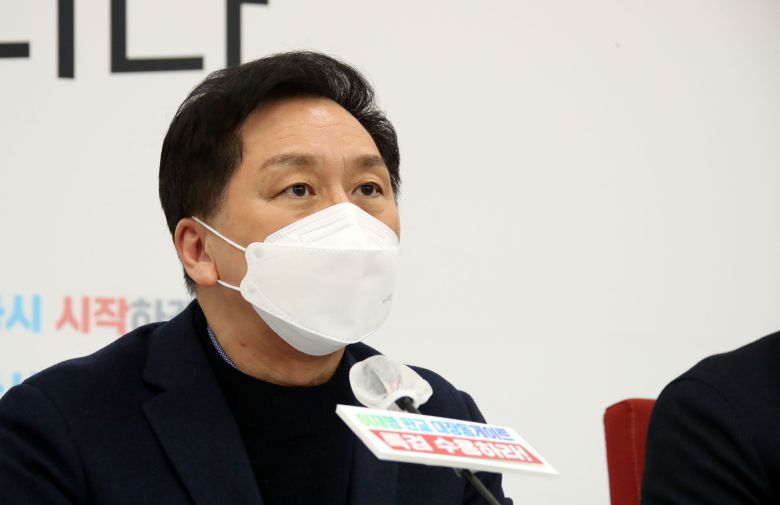 김기현 국민의힘 원내대표가 19일 오전 국회에서 긴급 기자회견을 하고 있다. /2022.01.19 국회사진기자단