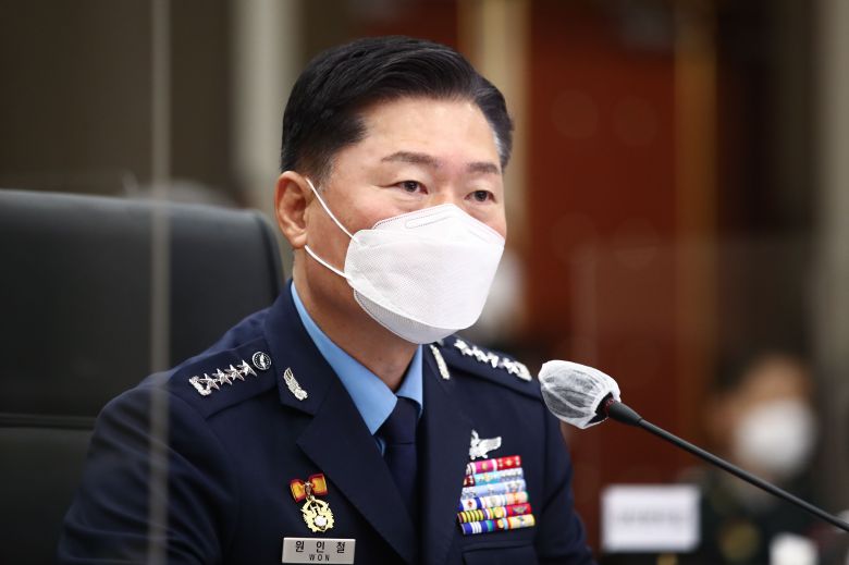 원인철 합참의장이 지난해 서울 용산구 합동참모본부 청사에서 열린 국방위원회 합동참모본부 국정감사에서 의원들의 질문에 답변하고 있다./국회사진기자단