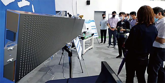 국방과학연구소와 한화시스템 등이 개발 중인 국산 초소형 SAR(영상 레이더) 정찰위성. /국방과학연구소