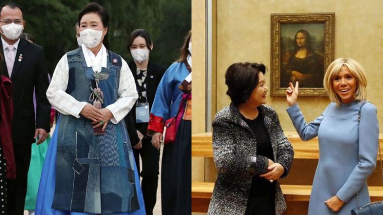 2021년 5월 P4G 서울 녹색 미래 정상회의 개최를 계기로 열린 새활용 의류전 행사에 참석한 김정숙 여사(왼쪽), 2018년 10월 에마뉘엘 마크롱 대통령의 부인 브리지트 마크롱 여사와 프랑스 파리 루브르 박물관에서 기념촬영을 하는 김 여사. 탁현민 청와대 의전비서관은 30일 김 여사가 공식 행사에서 착용한 의상 가운데 주최 측 등으로부터 지원을 받은 건 이 두 번뿐이라고 말했다. /연합뉴스