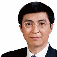 왕후닝 중국공산당 중앙정치국 상무위원. 그는 밤낮을 가리지 않고 일에 매달리고 책을 읽는 '일 중독자'(workaholic)이다. 2차례 이혼하고 3번 결혼을 했다. 프랑스어에도 능통하며, 취미는 영화 감상과 무협소설 읽기이다./조선일보DB