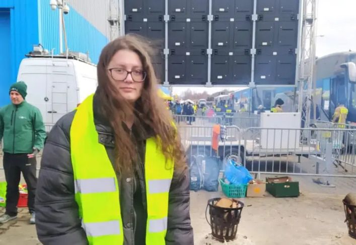 폴란드 국경에서 우크라이나 난민들을 돕고 있는 올리비아 다브로브스카. /인스타그램