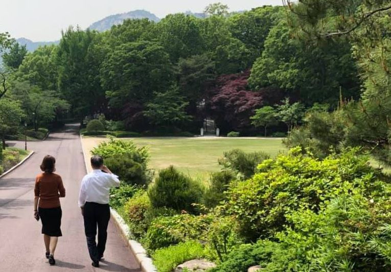 고민정 의원이 문 대통령과의 추억을 회상하며 올린 사진. /고민정 페이스북