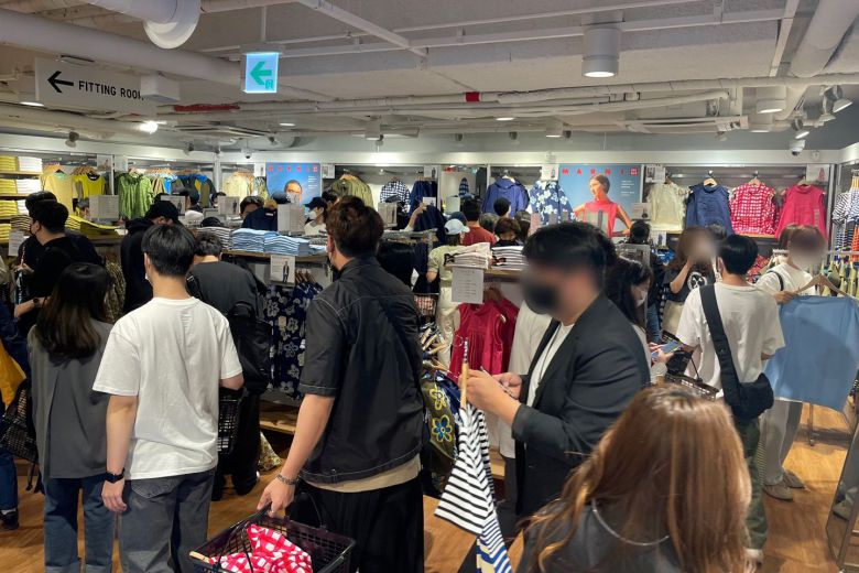 '유니클로 앤드 마르니' 출시 현장 분위기. /한경진 기자