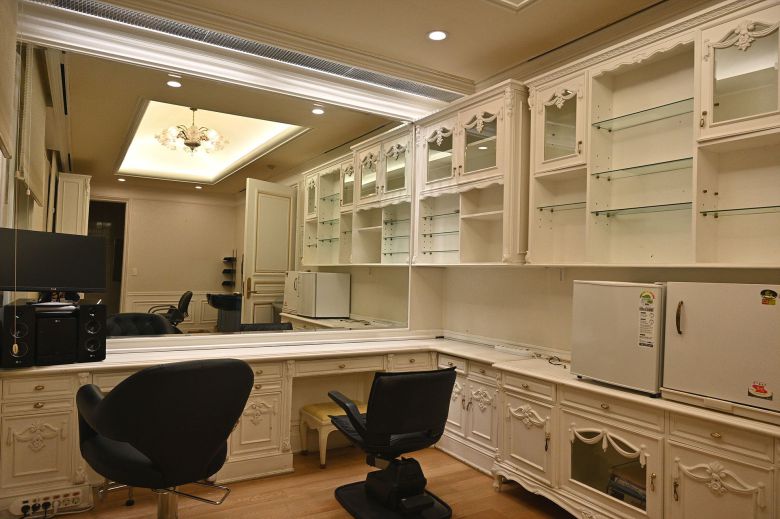 오는 26일부터 대중에 공개되는 청와대 대통령 관저 내 메이크업실 모습. /대통령실 제공