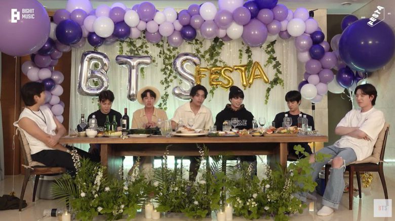 BTS 멤버들이 회식 영상을 통해 개인 활동 계획을 전하는 모습. /유튜브 채널 '방탄TV'