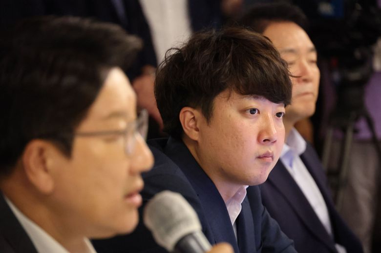 국민의힘 이준석 대표가 6일 서울 종로구 삼청동 총리공관에서 열린 윤석열 정부 첫 고위 당정 협의회에 참석하고 있다. /연합뉴스