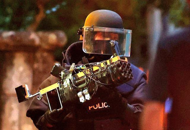 8일 오전 11시30분쯤 나라현 나라시에서 연설 중이던 아베 전 총리를 직접 제작한 총으로 두 차례 쏴 숨지게 한  야마가미 데쓰야의 집 가택 수색에서 나온 사제총/ANNnewsCH