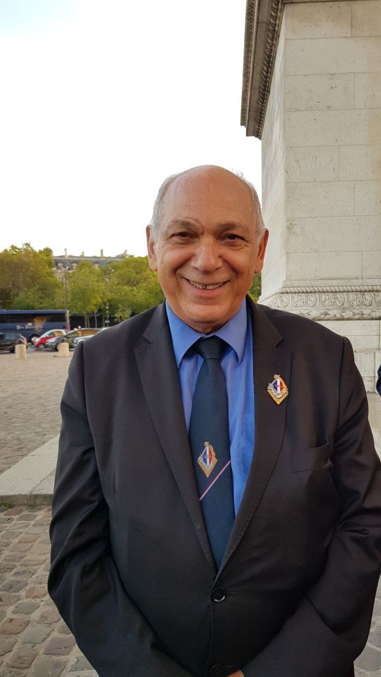 2019년 10월 파리 개선문에서 열린 프랑스군의 6.25전쟁 참전 기념식에 참석했을 당시 로제 캥타르씨. 유엔군 문양의 넥타이를 매고 있다./파리=손진석 기자