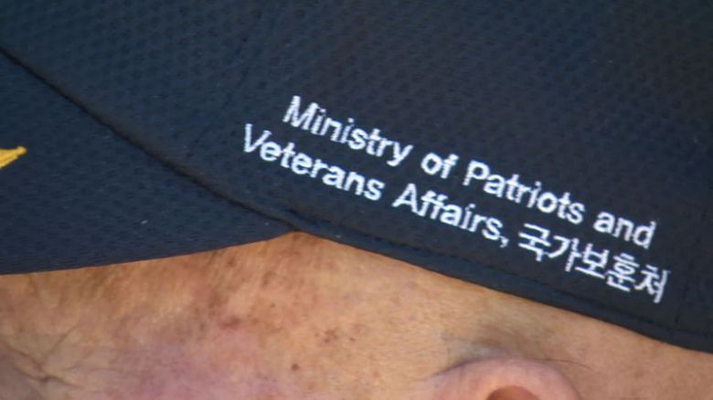 오즈왈드씨가 방송 인터뷰에서 쓰고 있던 모자는 예전에 국가보훈처가 보내준 것이라고 한다./프랑스3