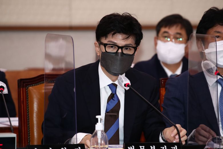 한동훈 법무부장관이 지난달 국회 법제사법위원회 전체회의에서 답변하는 모습. /연합뉴스