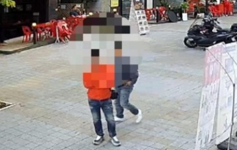 A씨가 공개한 CCTV 영상 캡처본. /보배드림