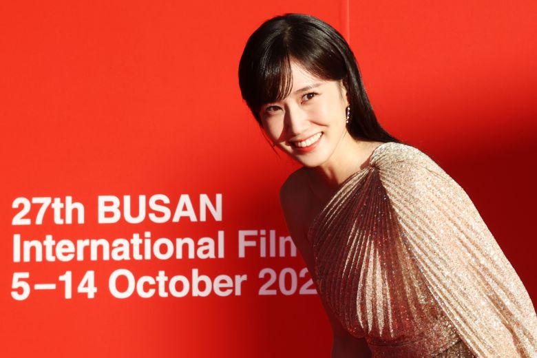 지난 8일 오후 부산 해운대구 영화의전당 야외극장에서 영화제 마켓(ACFM) 주최로 열린 '2022 아시아콘텐츠어워즈(ACA)' 행사에서 '이상한 변호사 우영우'의 배우 박은빈이 레드카펫으로 입장하고 있다. 이날 박은빈은 ACA 여자 배우상을 받았다. /연합뉴스