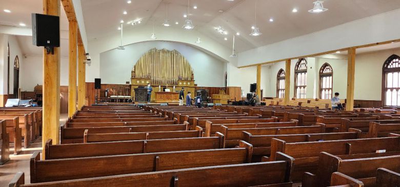 정동제일교회 벧엘예배당 내부 모습. 한국 최초의 서양식 건물로 지어진 교회다. 기둥이 시야를 가리지 않아 토론회, 연주회, 연극 공연장 등으로도 널리 쓰였다. 전면에 파이프오르간이 보인다. /한교총