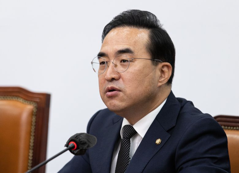 박홍근 더불어민주당 원내대표가 지난 31일 오전 서울 여의도 국회에서 열린 최고위원회의에서 발언을 하고 있다. /뉴스1