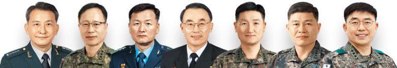 왼쪽부터 김승겸 합참의장, 박정환 육군총장, 정상화 공군총장, 이종호 해군총장, 안병석 연합사부사령관, 전동진 지상작전사령관, 신희현 2작전사령관.