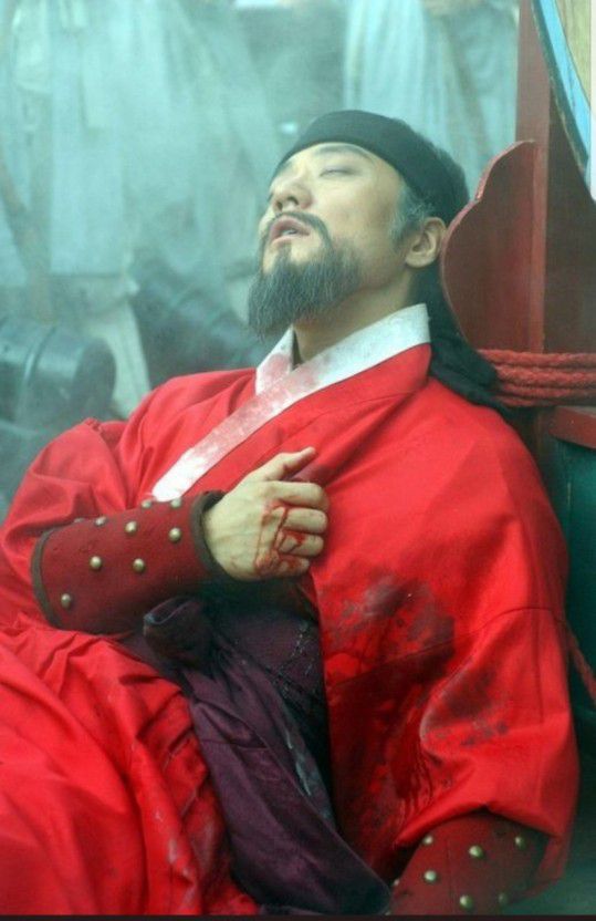 KBS 드라마 '불멸의 이순신'에서 묘사된 이순신의 전사 장면.  /KBS