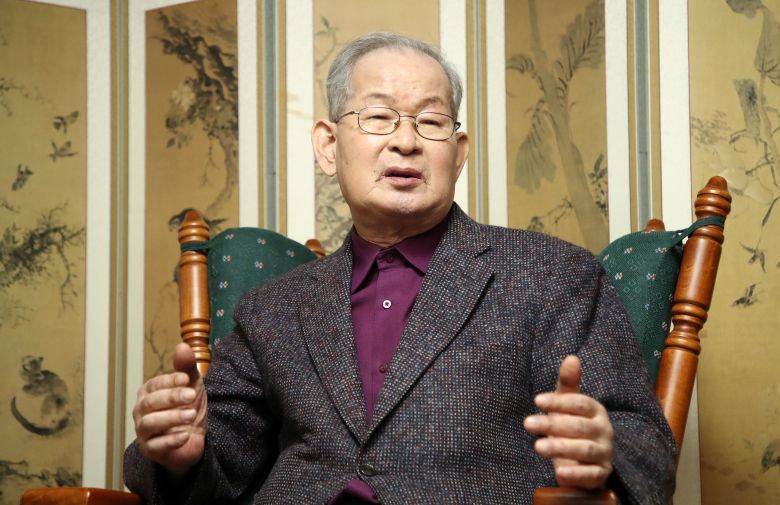 한영우 서울대 명예교수가 2022년 3월 14일 서울 관악구 봉천동 자택에서 본지와 인터뷰를 하고 있다. /김연정 객원기자