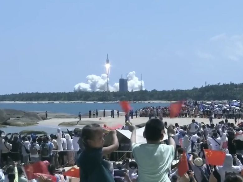 지난해 7월 24일 오후, 중국 남부 하이난 원창 우주기지에서 우주정거장과 결합하는 원톈(問天) 실험실을 실은 로켓이 이륙하고 있다./중국 CCTV캡처