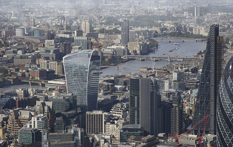 일명 '워키토키'라 불리는 '런던 20 펜처치 스트리트'(사진 가운데)./ 라파엘 비뇰리 아키텍츠