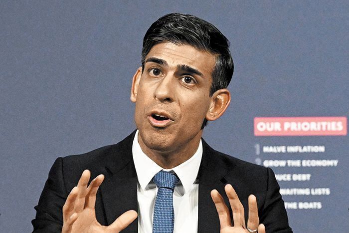 리시 수낙 영국 총리가 7일(현지 시각) 런던 총리 관저에서 ‘불법 이주민 법’ 제정을 추진한다고 발표하고 있다. /로이터 뉴스1