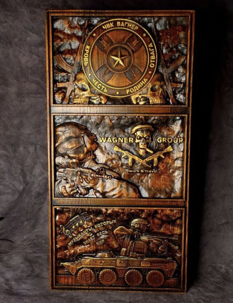 바그너 그룹 로고가 박힌 굿즈 상품. /트위터