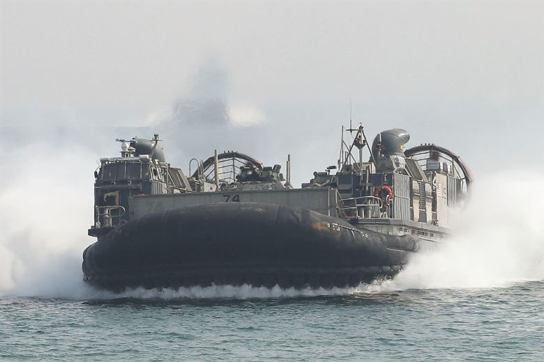 29일 오전 포항시 북구 화진해수욕장 일대에서 실시된 '23 쌍용훈련,결정적 행동'에서 한미 해군·해병대 장병을 태운 공기부양상륙정(LCAC)이 해안으로 빠르게 접근하고 있다. /2023.3.29 김동환 기자