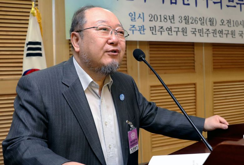 이래경 사단법인 다른백년 명예이사장이 2018년 3월 국민주권연구원 상임이사 시절 국회 의원회관에서 열린 한 세미나에서 인사말을 하고 있는 모습./뉴스1