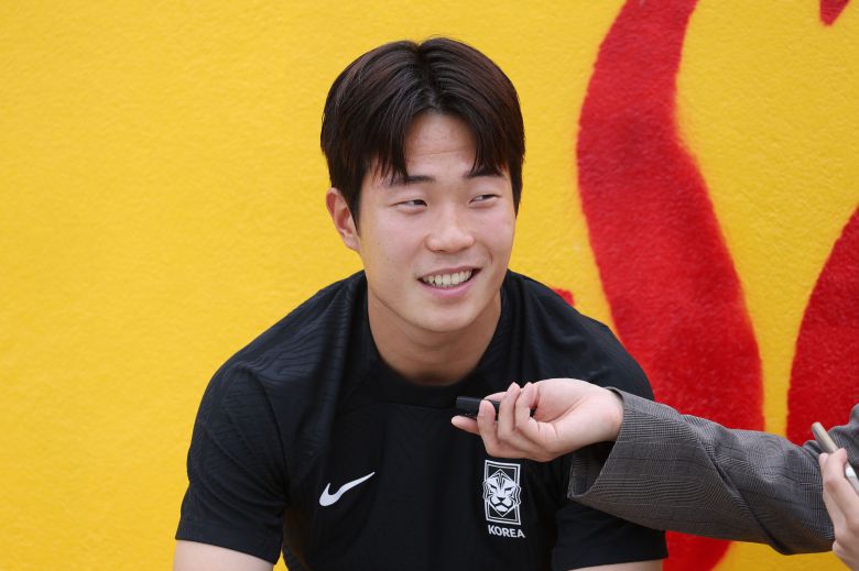 4일(한국 시각) 아르헨티나 산티아고델에스테로의 클럽 아틀레티코 미트레 경기장에서 U-20 축구 대표팀 주장 이승원이 훈련에 앞서 본지 특파원과 인터뷰하고 있다. /연합뉴스