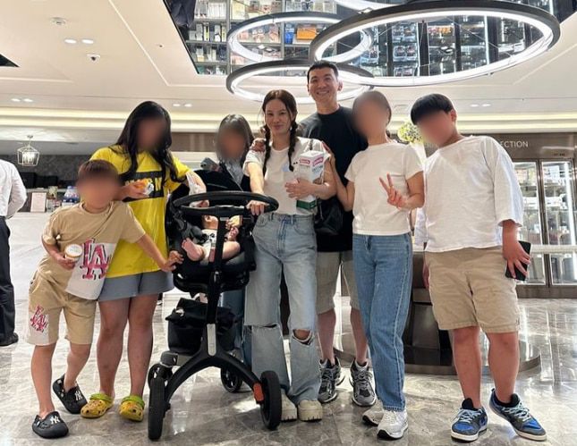 코미디언 정성호, 아내 경맑음 부부와 다섯명의 아이들. /경맑음 인스타그램