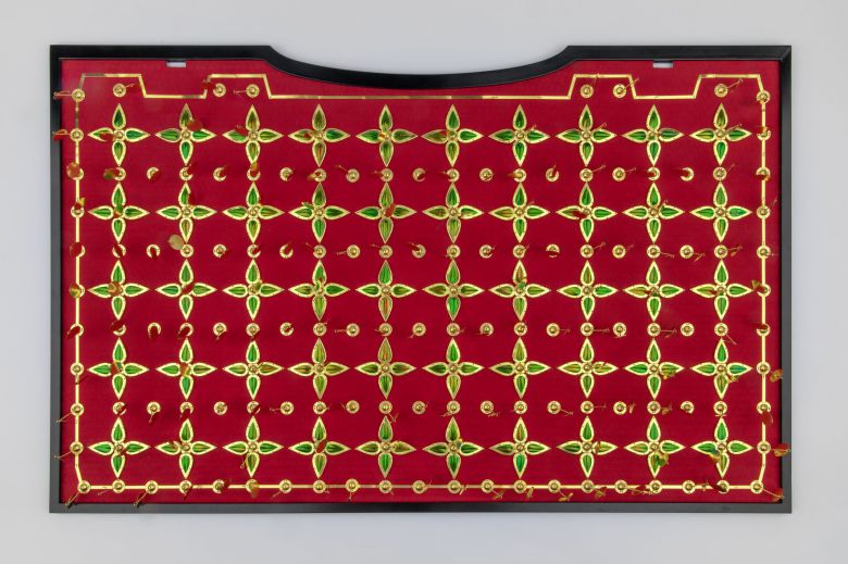 경주 쪽샘 44호분에서 출토된 비단벌레 장식 말다래 재현품. /국립경주문화재연구소