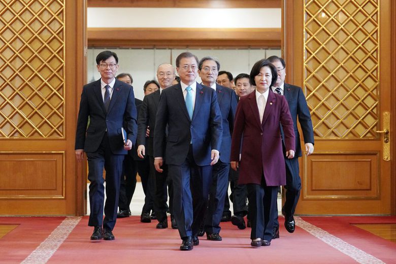 문재인 전 대통령과 추미애 전 장관. /뉴스1