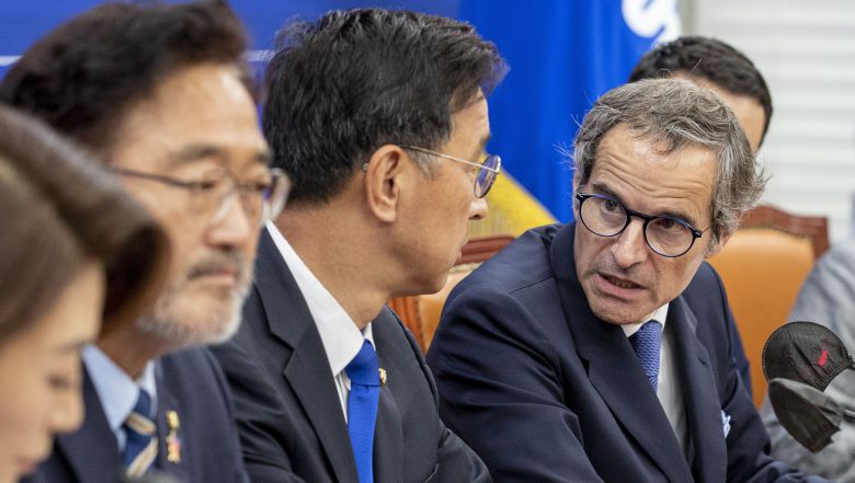 라파엘 그로시 국제원자력기구(IAEA) 사무총장이 9일 오전 서울 여의도 국회에서 열린 더불어민주당 후쿠시마 원전오염수 해양투기저지 대책위원회와의 면담을 갖고 있다. /김지호 기자