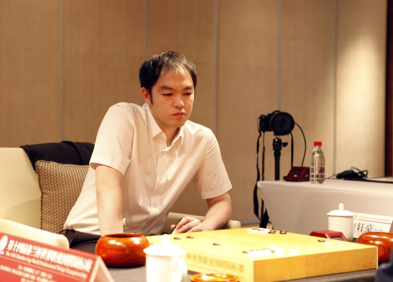 준우승자 리쉬안하오. 신진서와의 준결승전 때 보여주었던 신들린 솜씨가 재현되지 않았다.