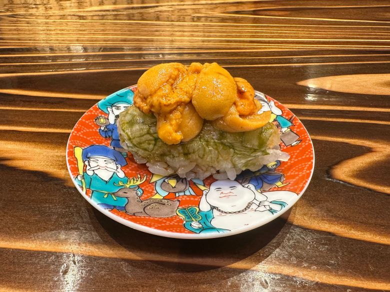 ‘스시 불펜’의 런치 오마카세에 나오는 우니 초밥. /에노모토 야스타카