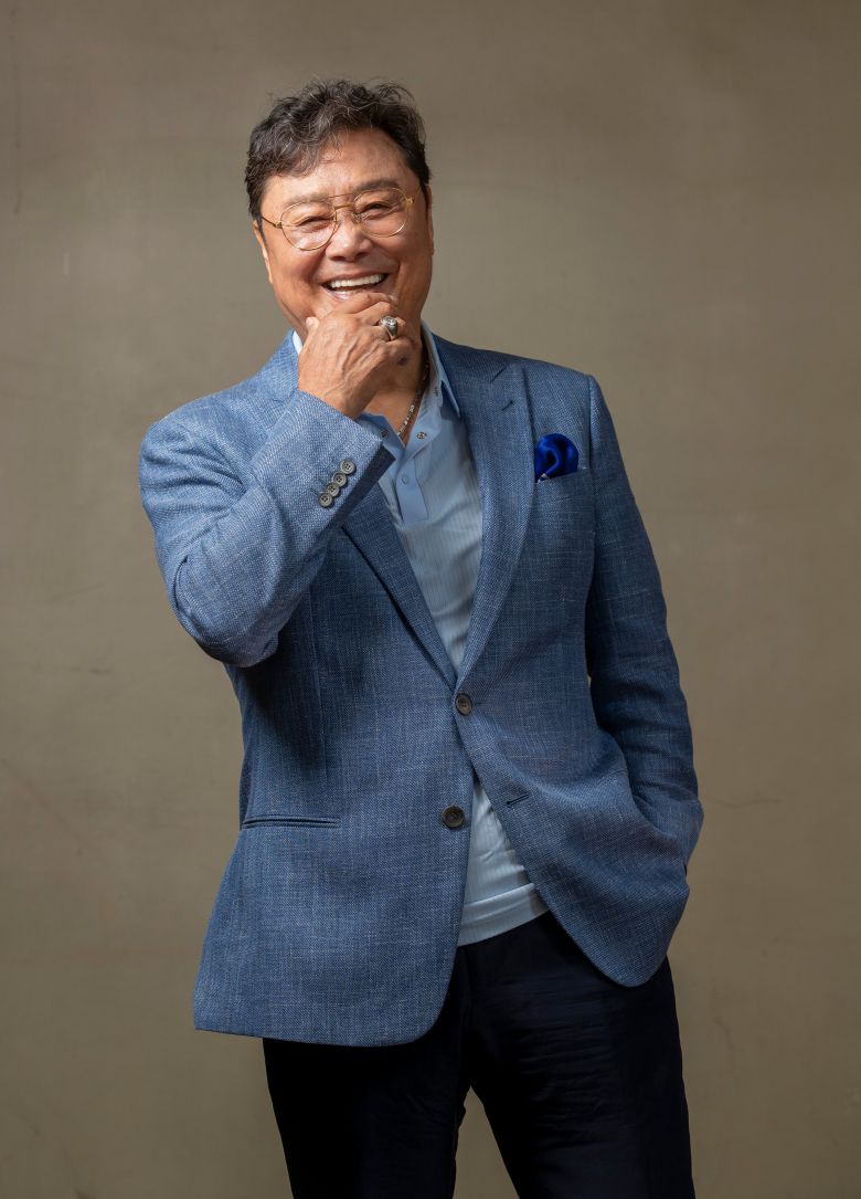 2023년 9월 11일 경기도  정자동 인근 한 카페. 가수 남진이 본지와 인터뷰 중 포즈를 취했다. /김지호 기자