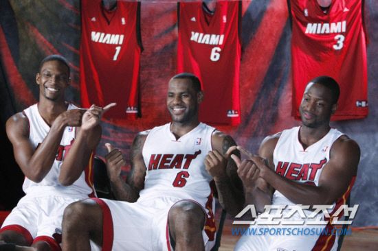 2011년 마이애미 히트에서 빅3를 이뤘던 크리스 보쉬(왼쪽부터)와 르브론 제임스, 드웨인 웨이드. / 스포츠조선DB
