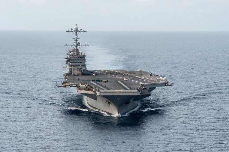 미 핵 항공모함 조지워싱턴호가 지난 2016년 대서양에서 항모 기동 훈련을 하고 있는 모습. 현재 미 버지니아주 노퍽 해군기지에서 수리 막바지에 있는 조지워싱턴호는 내년 4월 일본 요코스카항에 배치될 예정이다. /미 해군