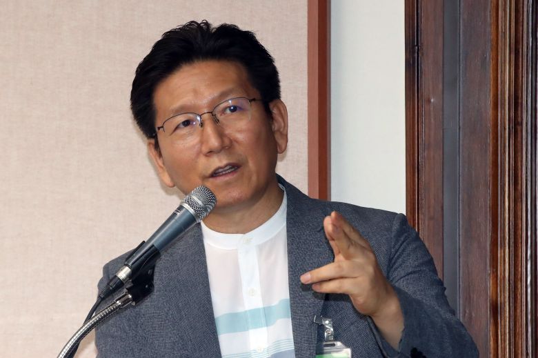 우봉식 대한의사협회 의료정책연구원장이 지난 8월 3일 오후 서울 여의도 국회도서관 소회의실에서 열린 '병상자원의 적정한 관리방안 마련 및 수도권 대학병원 분원 설립 문제 대응'을 위한 국회 토론회에서 주제발표를 하고 있다. /뉴스1